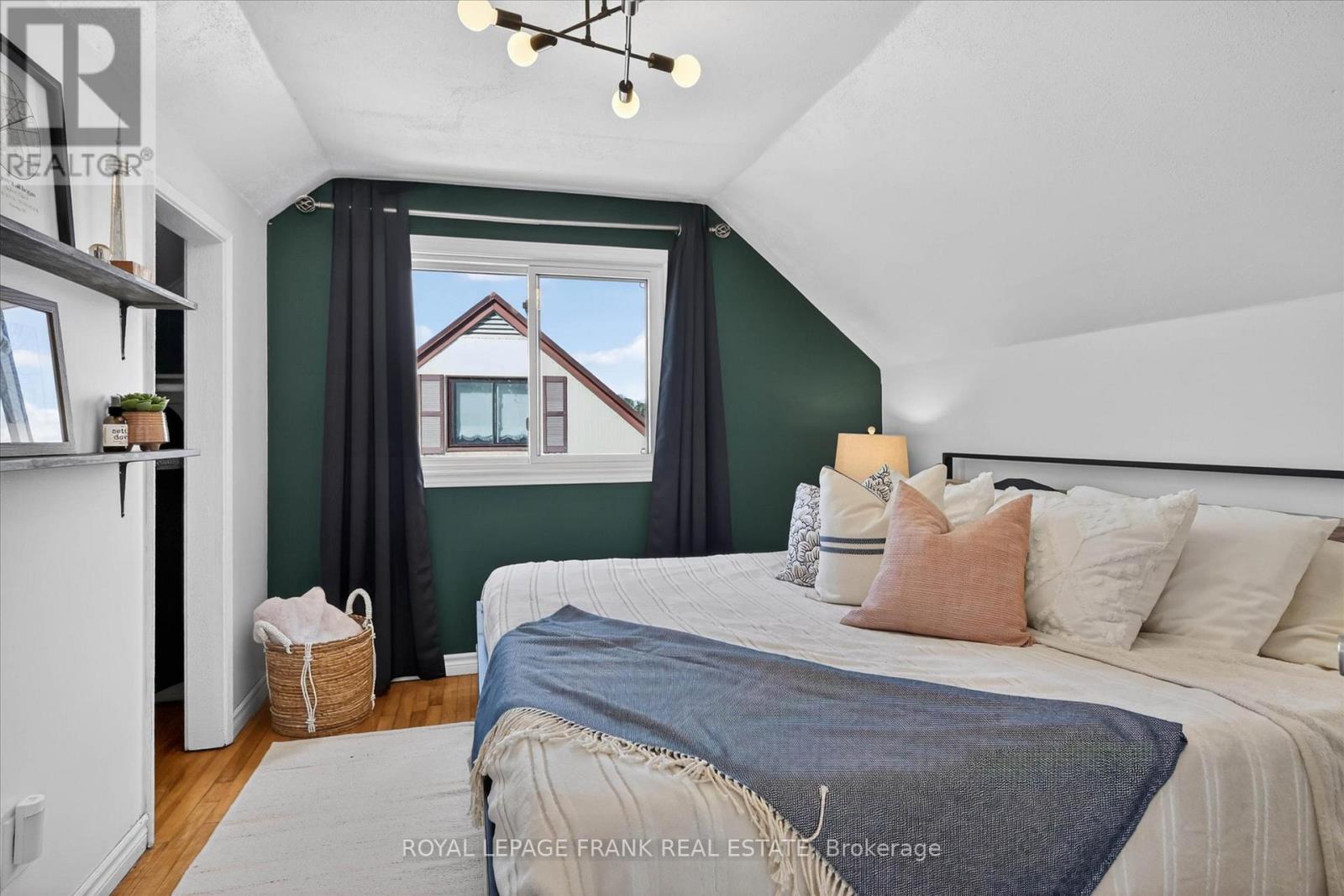 657 MCKELLAR STREET - 16