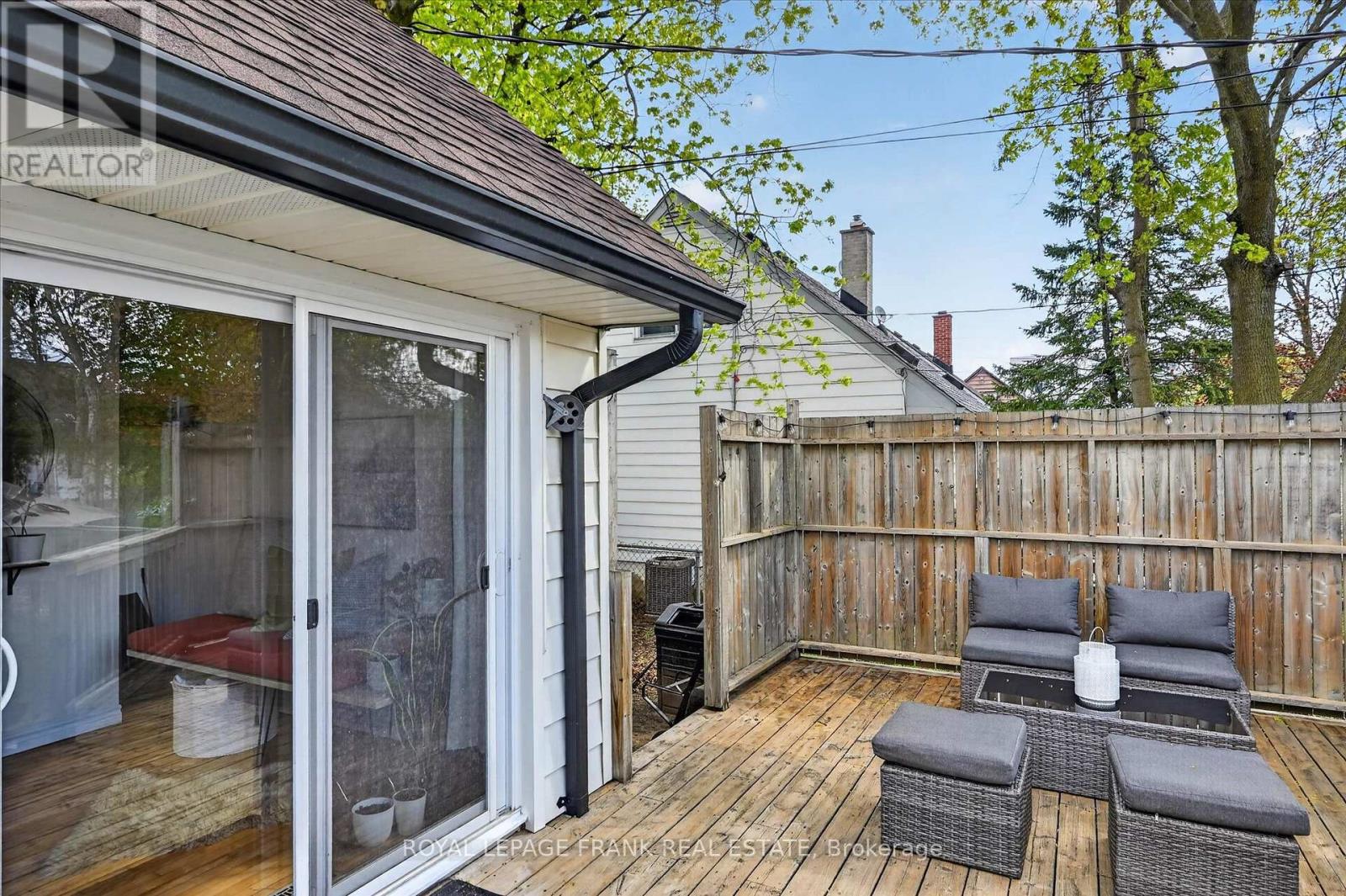657 MCKELLAR STREET - 27