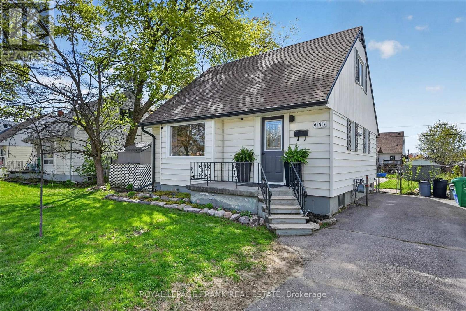 657 MCKELLAR STREET - 3