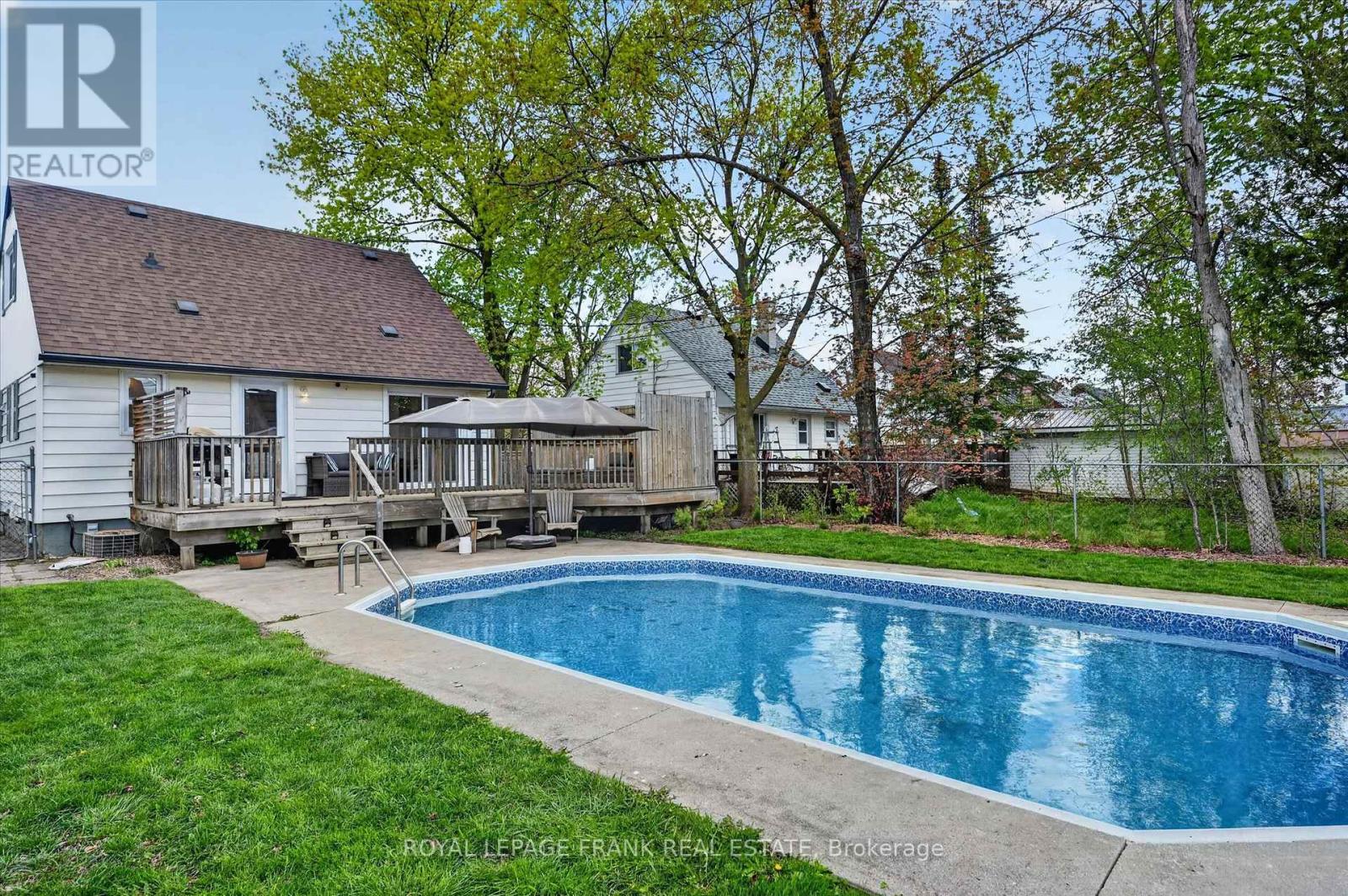 657 MCKELLAR STREET - 34