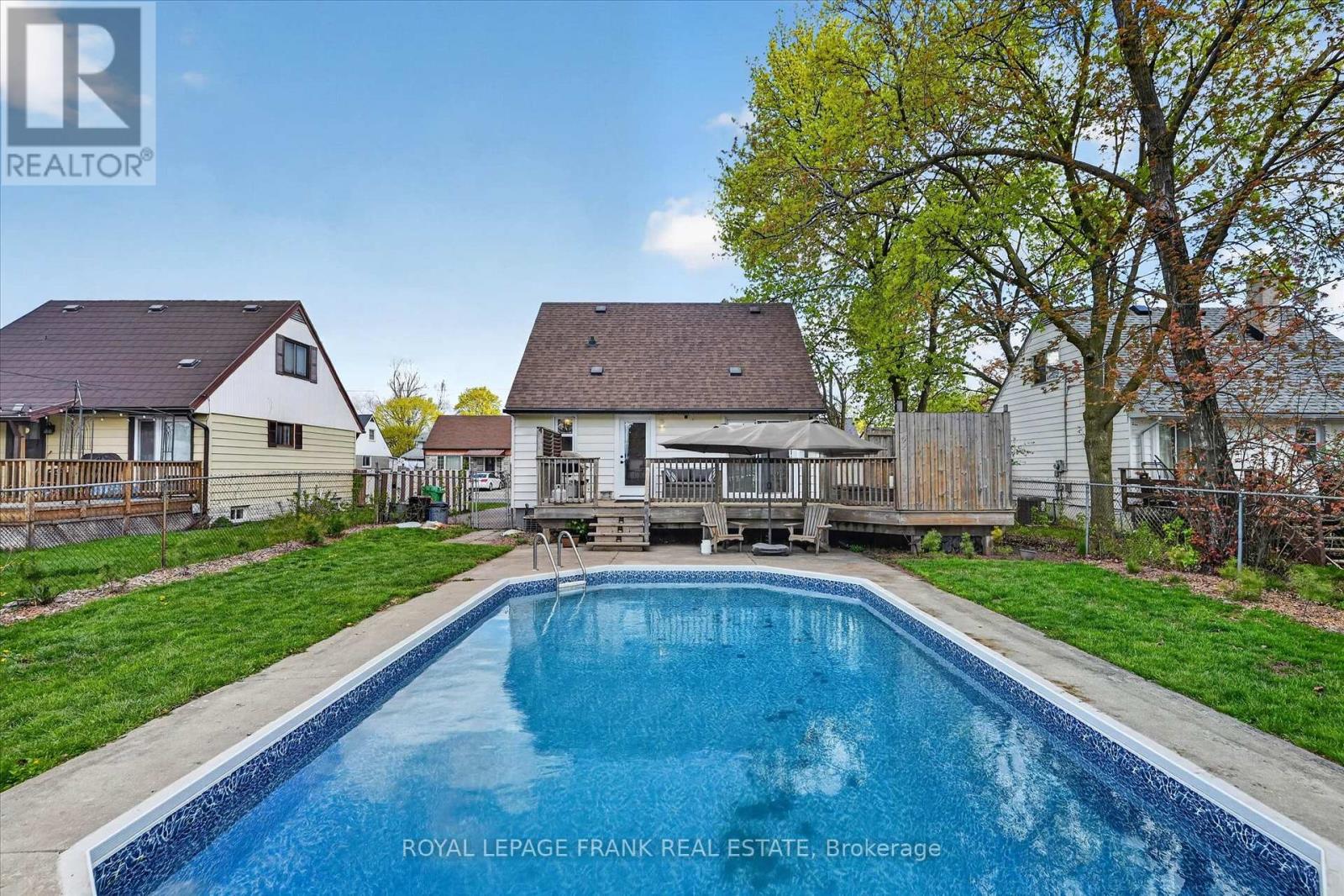 657 MCKELLAR STREET - 35