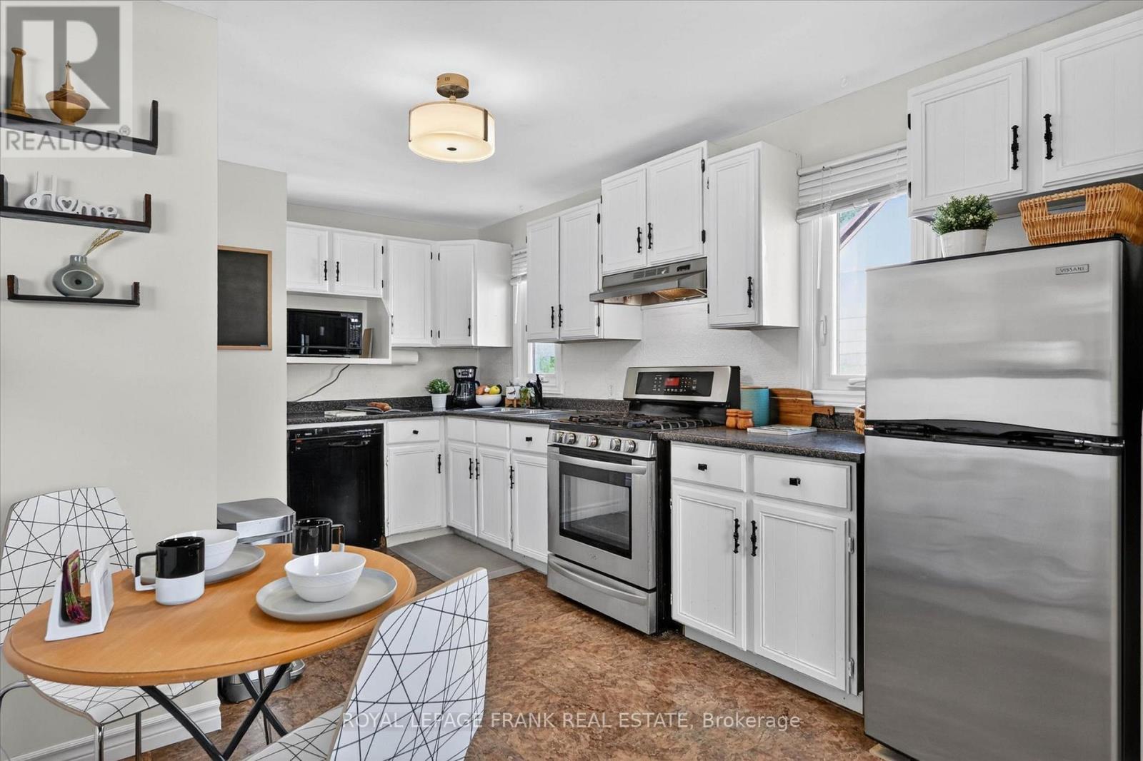 657 MCKELLAR STREET - 6