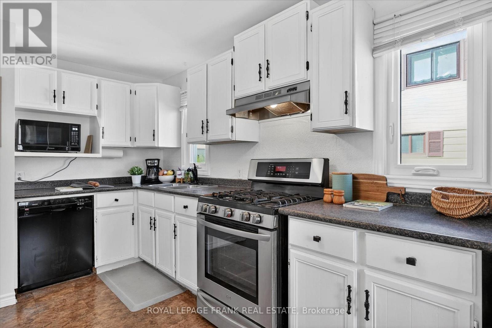657 MCKELLAR STREET - 9
