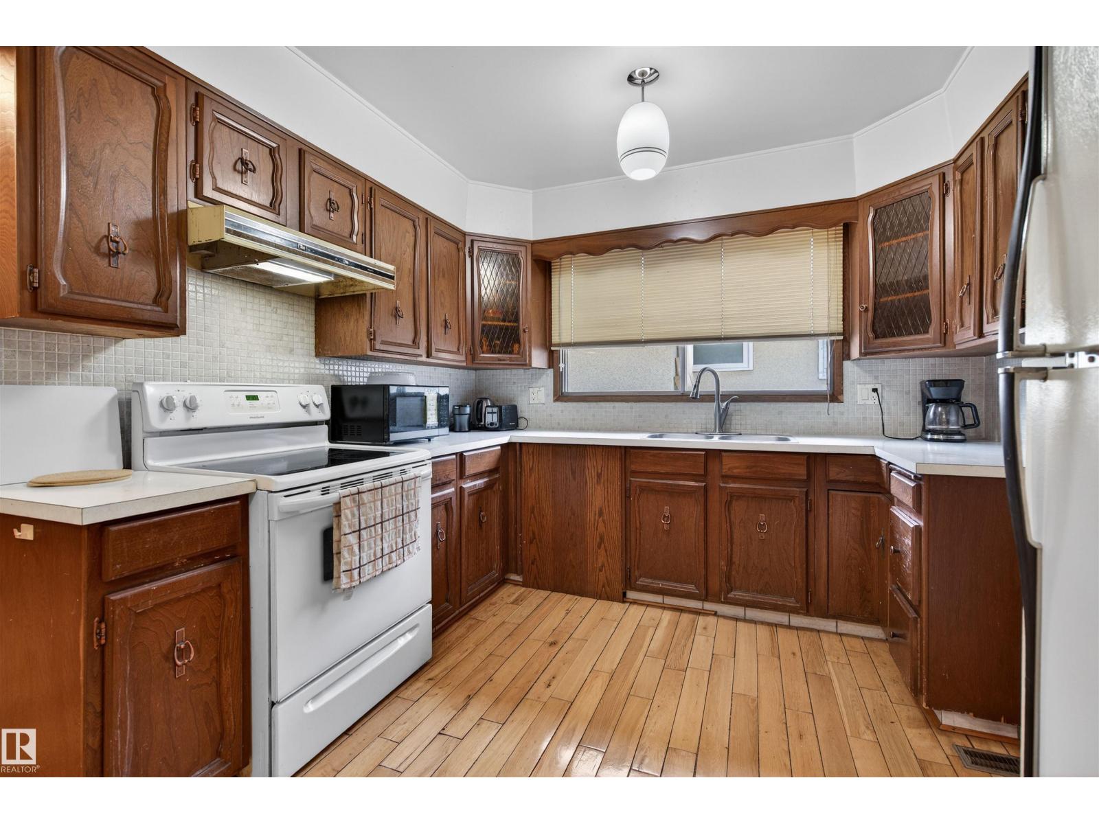 4104 109 ST NW - 6