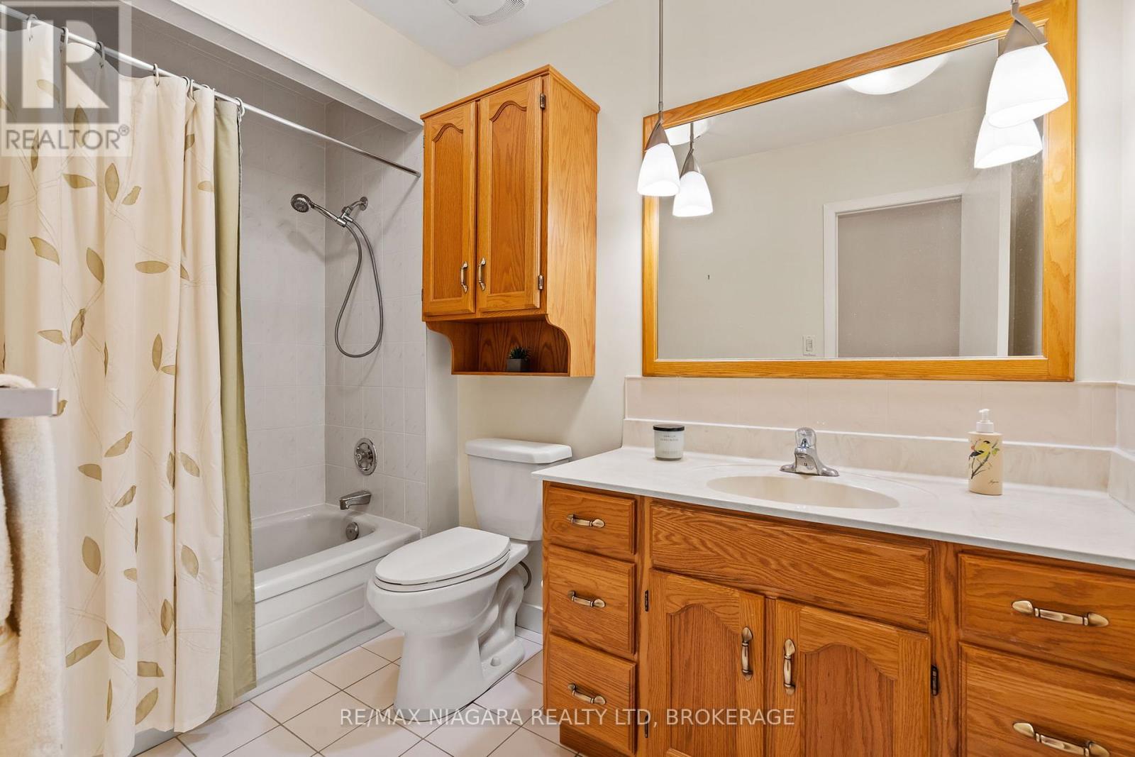 10 KING'S GRANT ROAD - 12