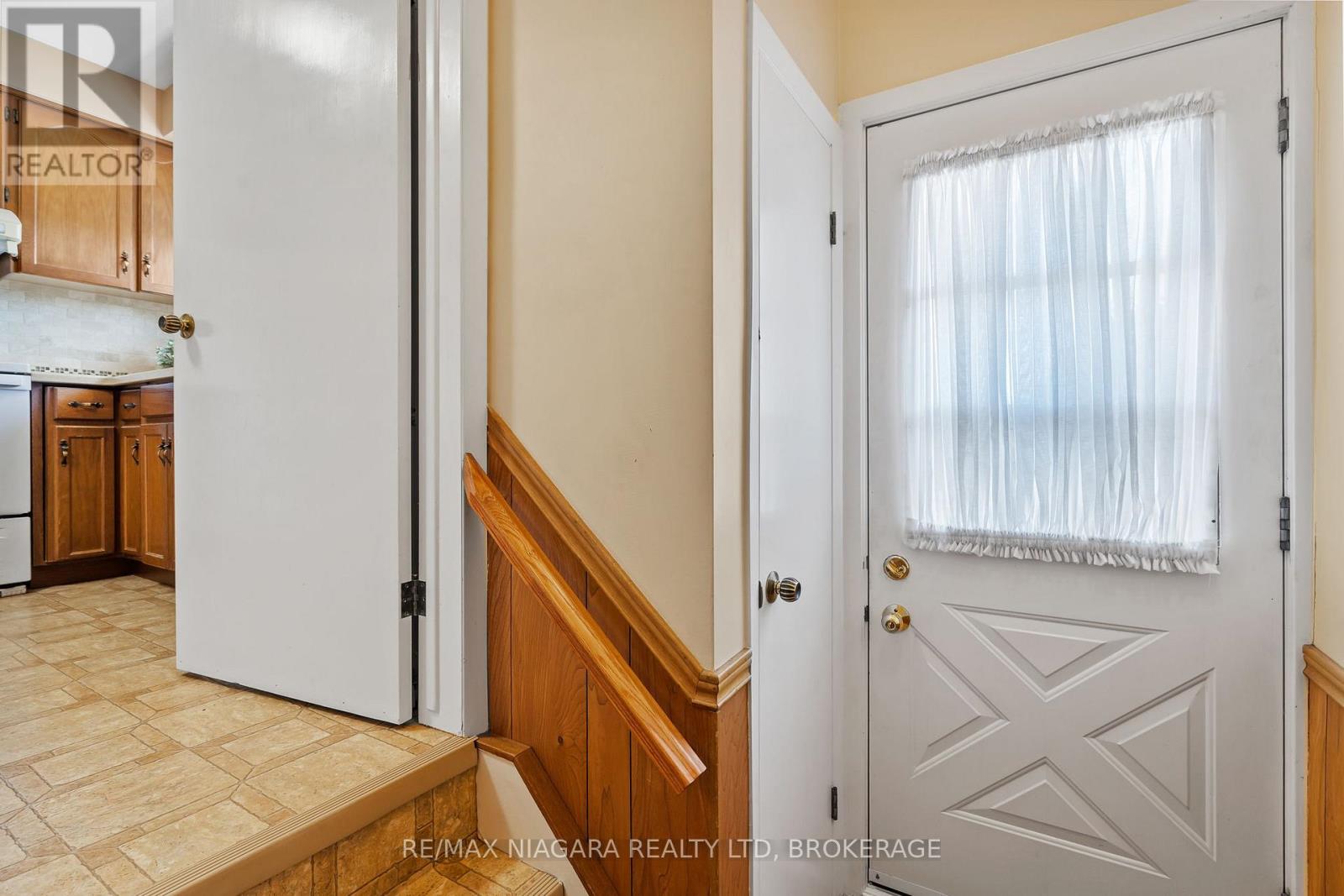 10 KING'S GRANT ROAD - 17