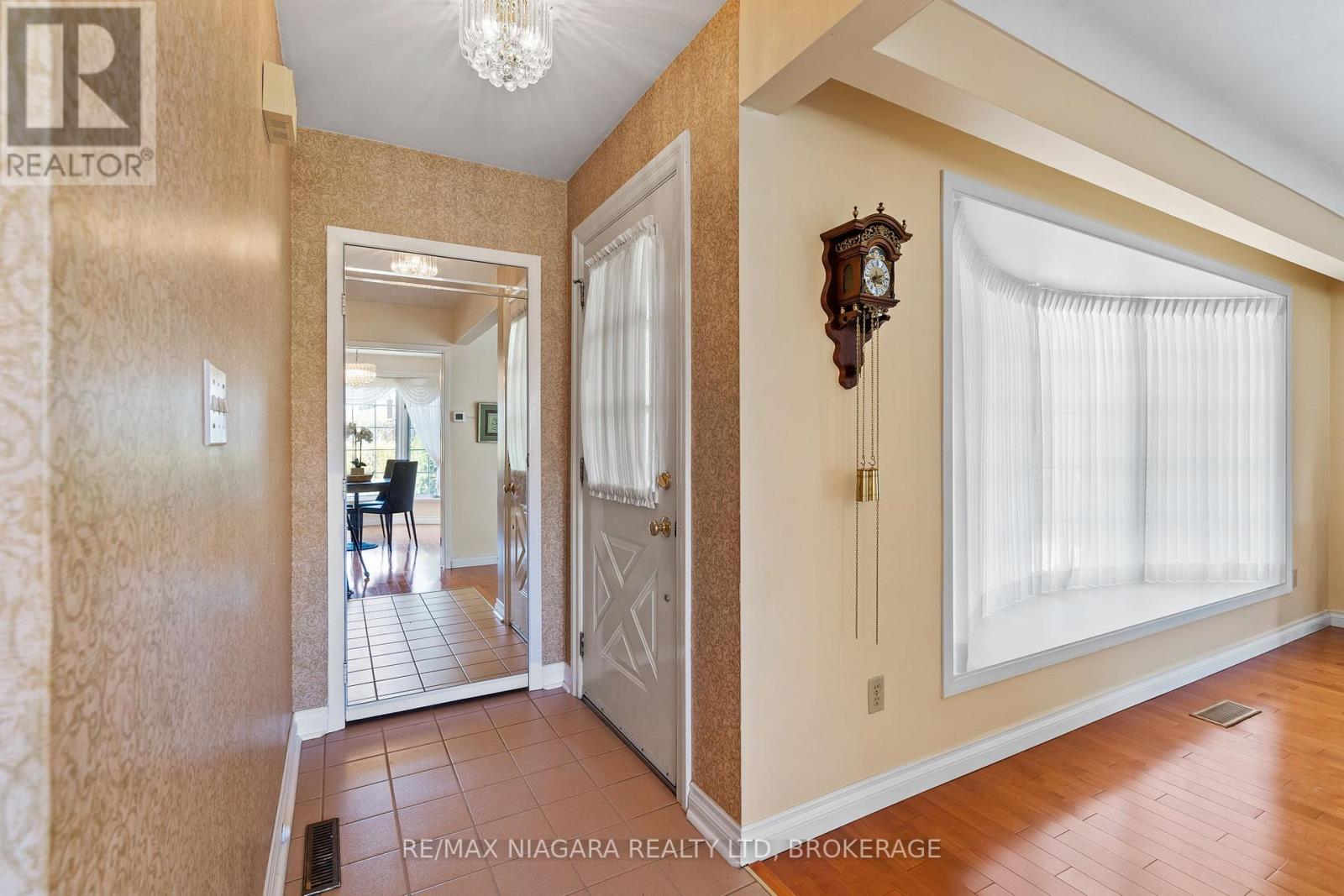 10 KING'S GRANT ROAD - 9