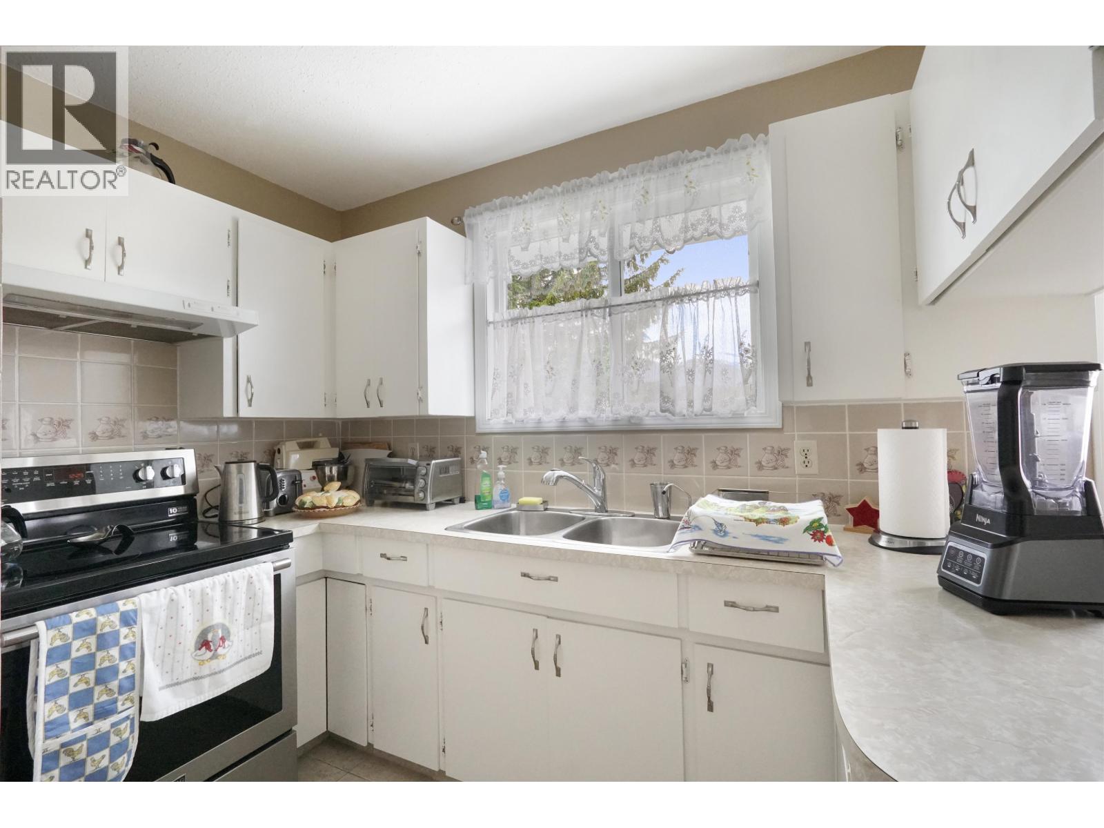 82 BRAUN STREET - 11