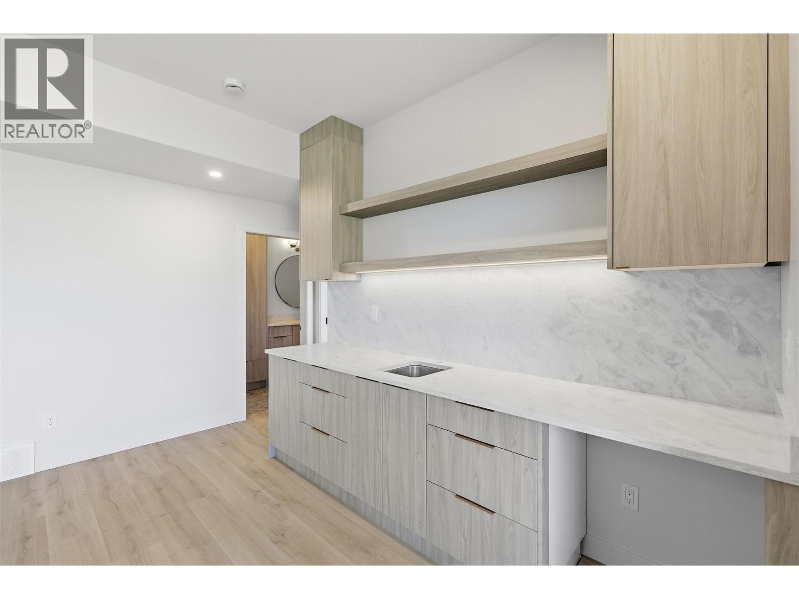 #327 38 RUE CHEVAL NOIR - 50