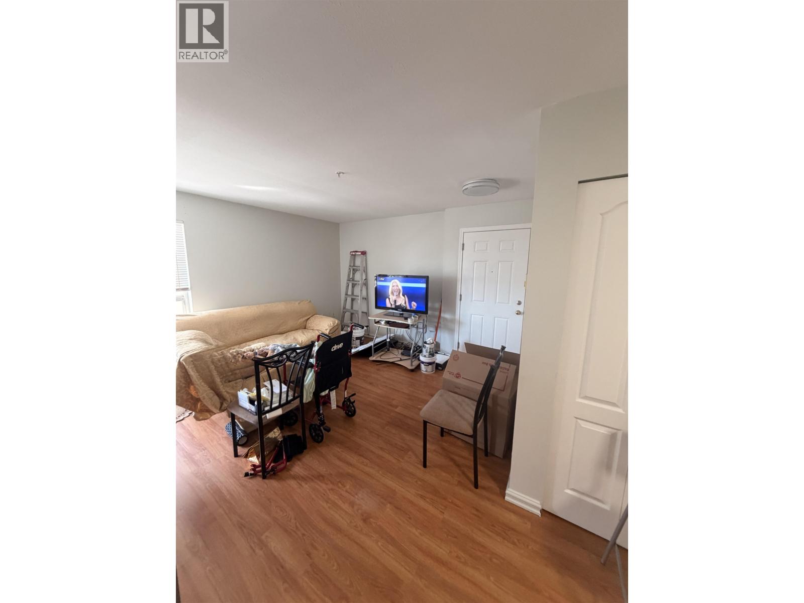 302 688 E 56TH AVENUE — photo 3