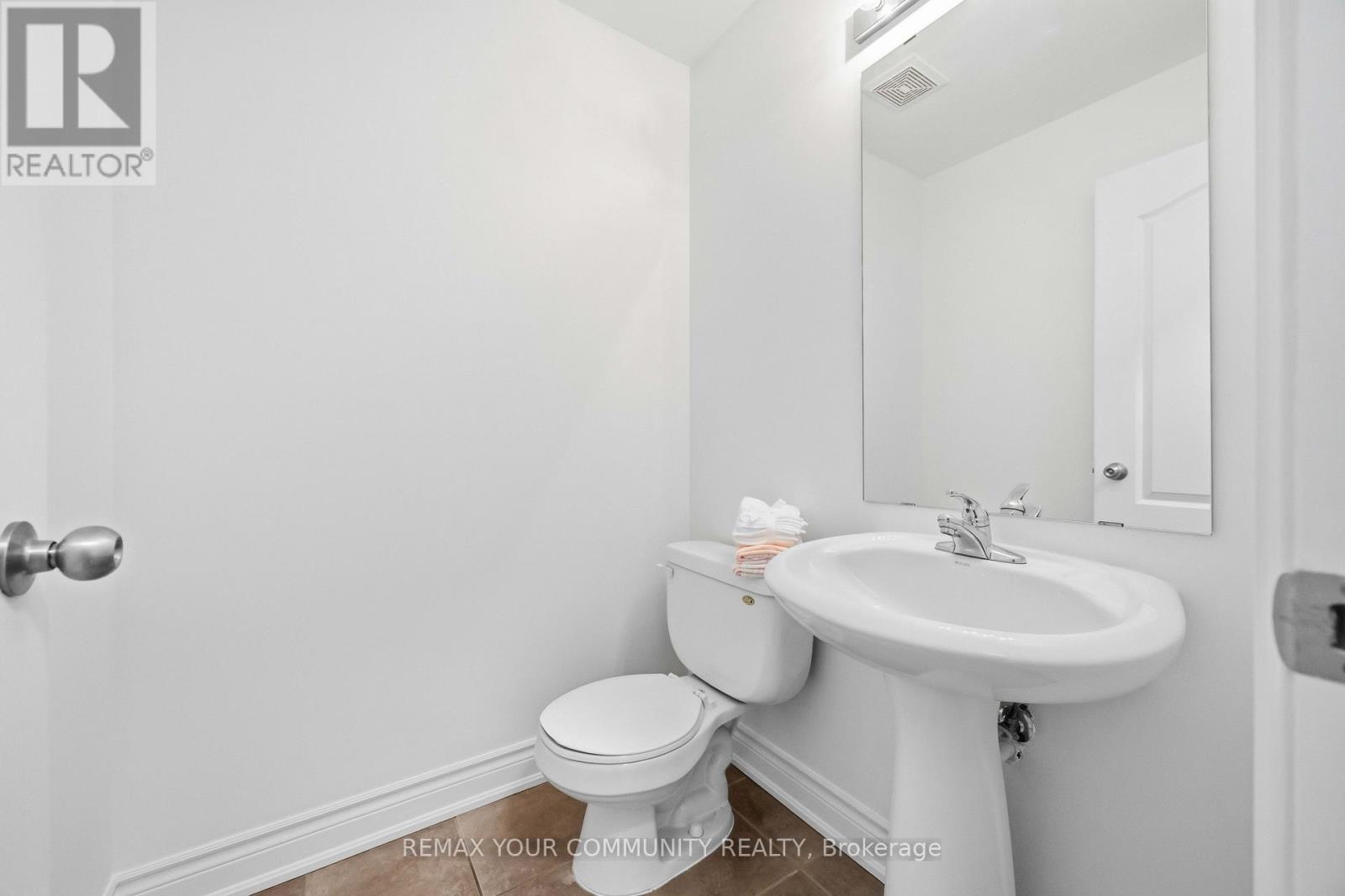 17 LATITUDE LANE - 5