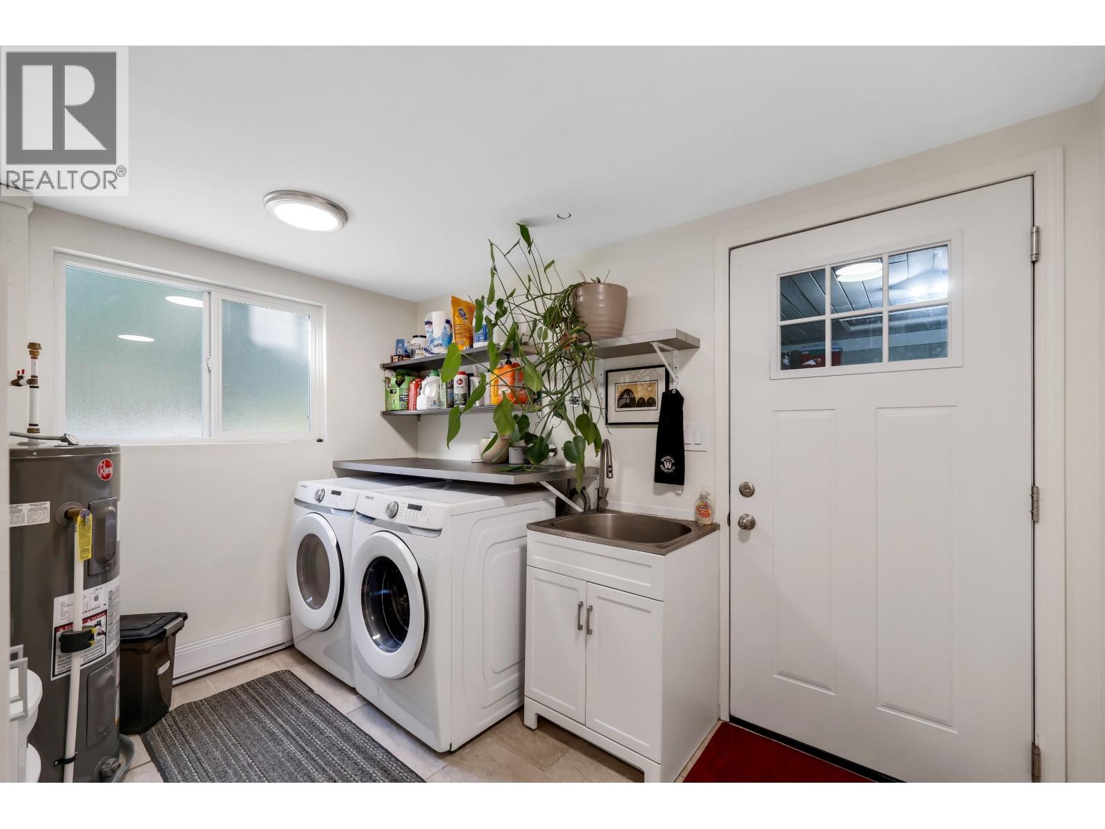 2572 THE BOULEVARD, Squamish