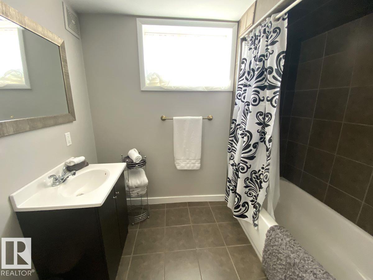 8239 93A AV NW - 31
