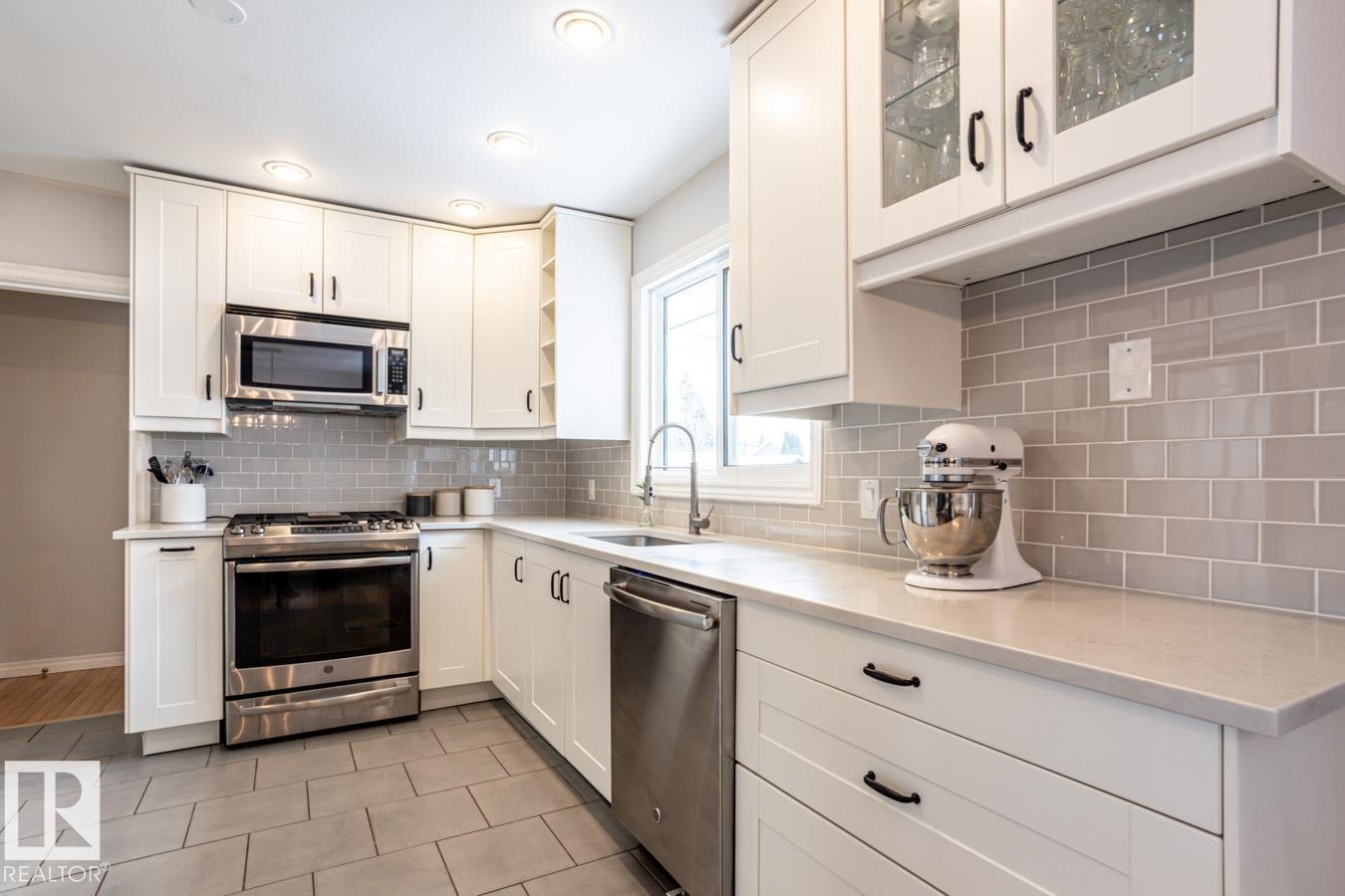 8239 93A AV NW - 13