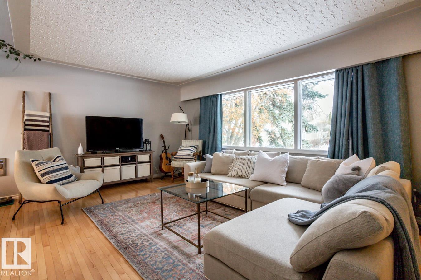 8239 93A AV NW - 5