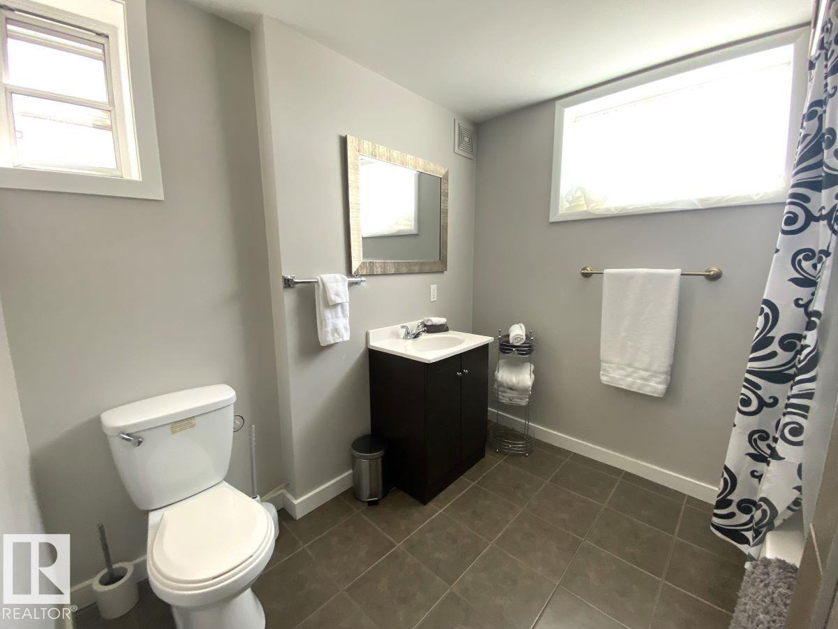 8239 93A AV NW - 30
