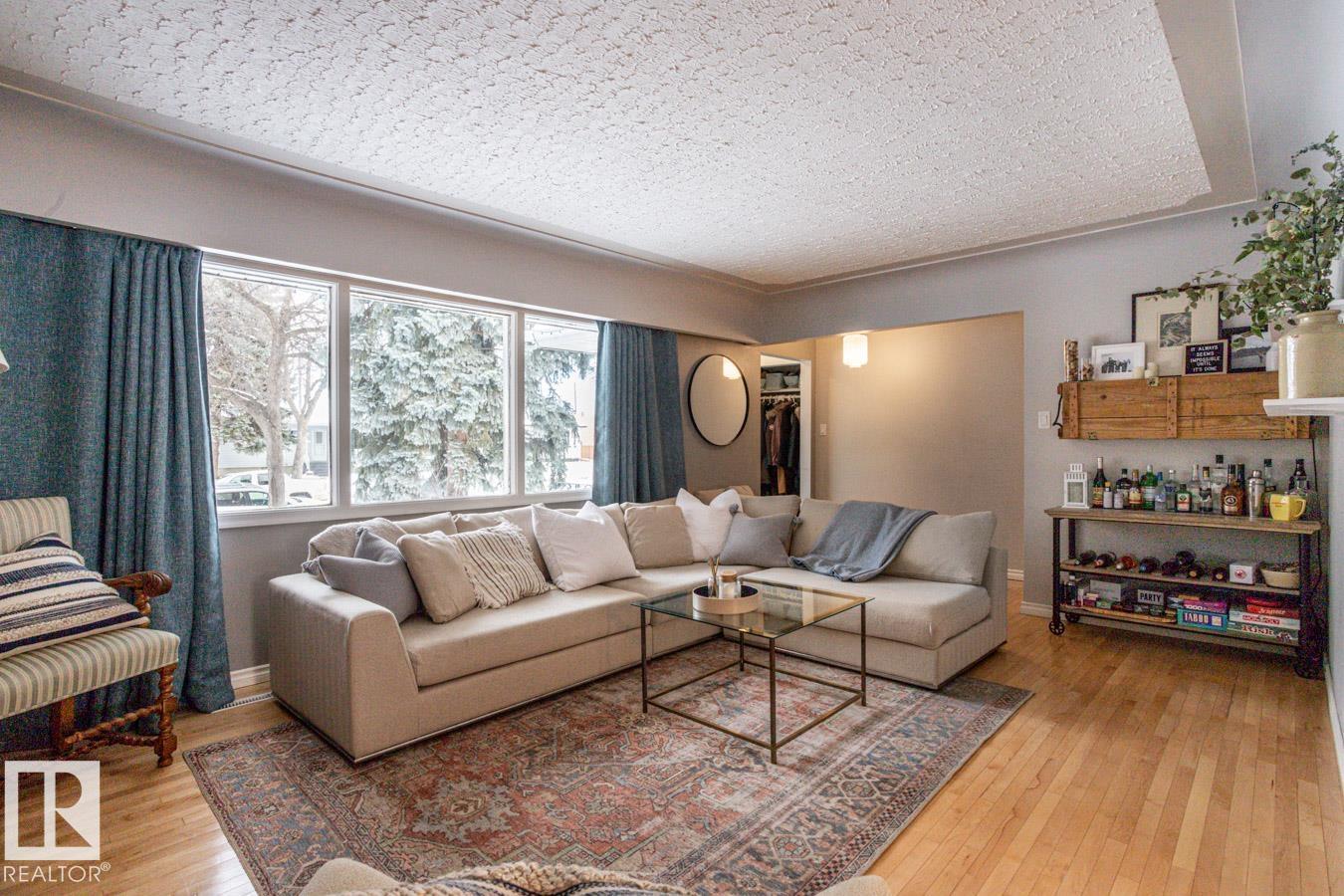 8239 93A AV NW - 6