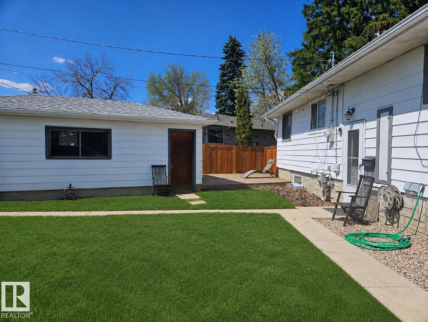 8239 93A AV NW - 35