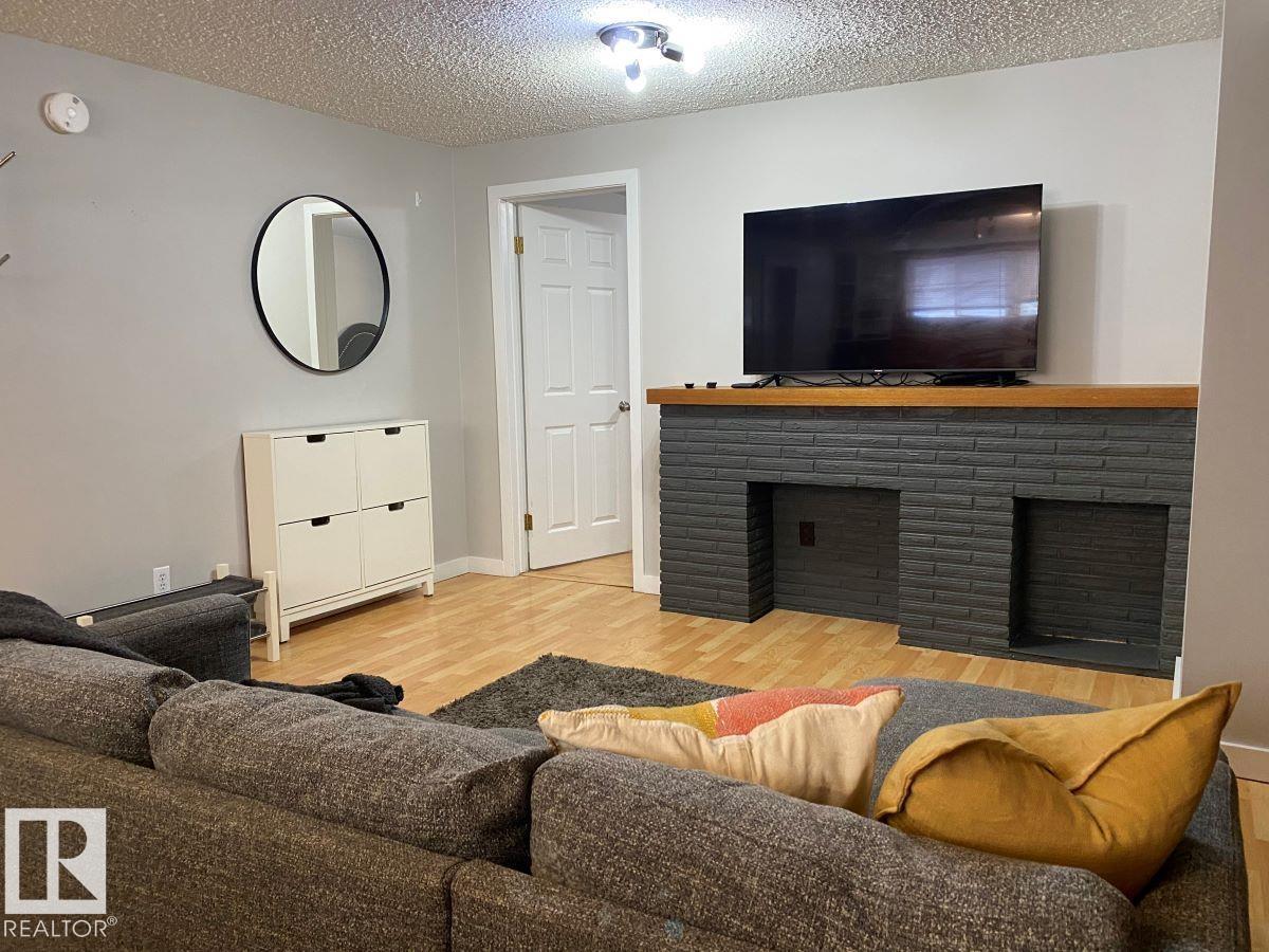 8239 93A AV NW - 25