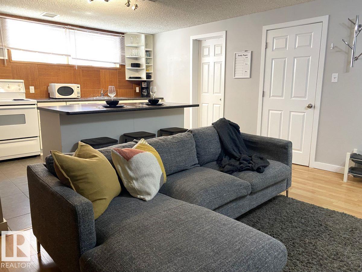 8239 93A AV NW - 26