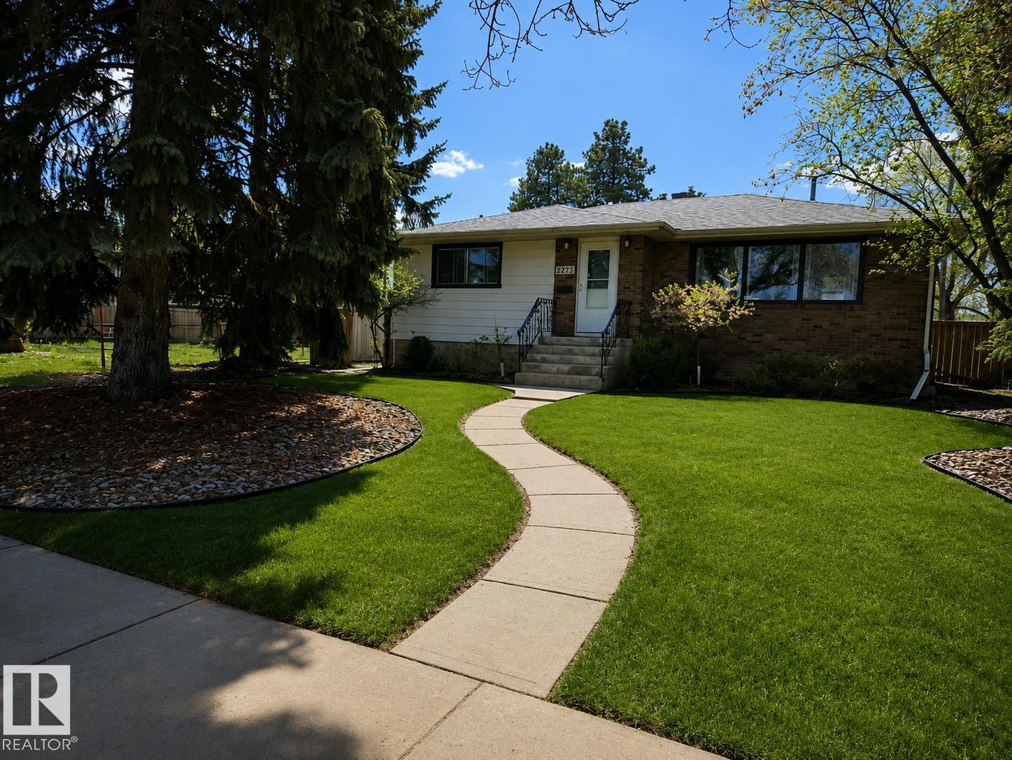 8239 93A AV NW - 1