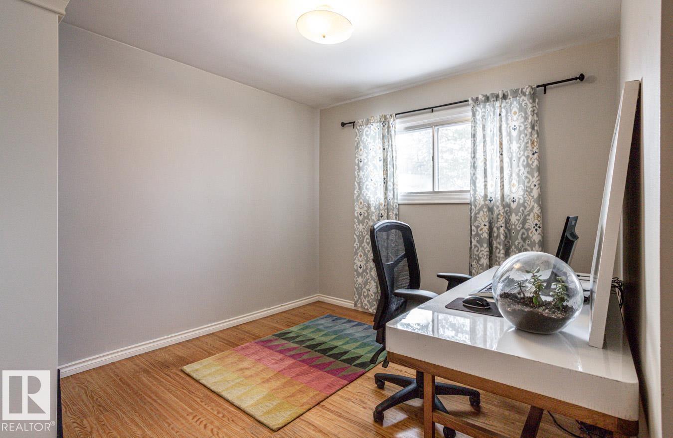 8239 93A AV NW - 17