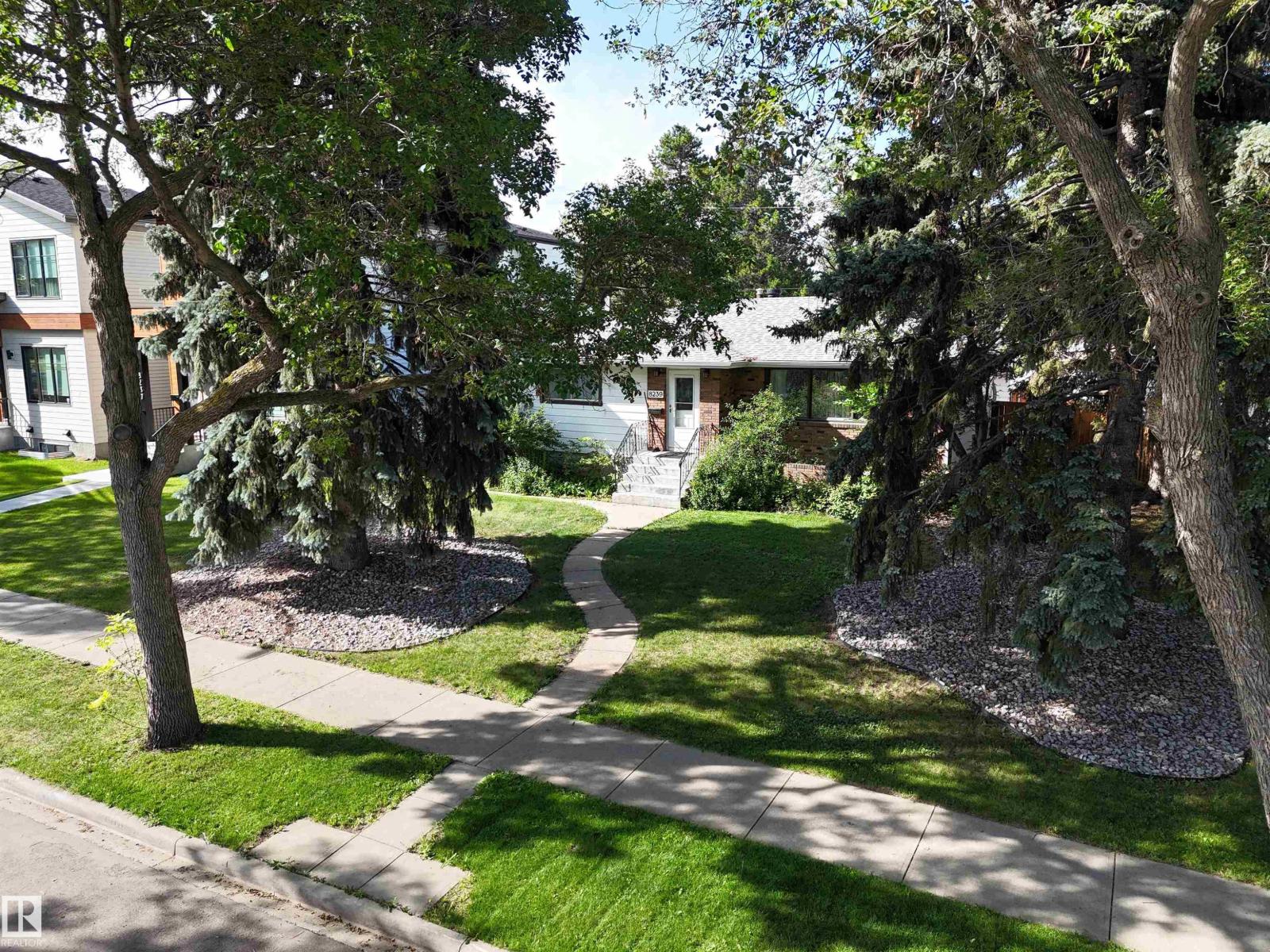 8239 93A AV NW - 36