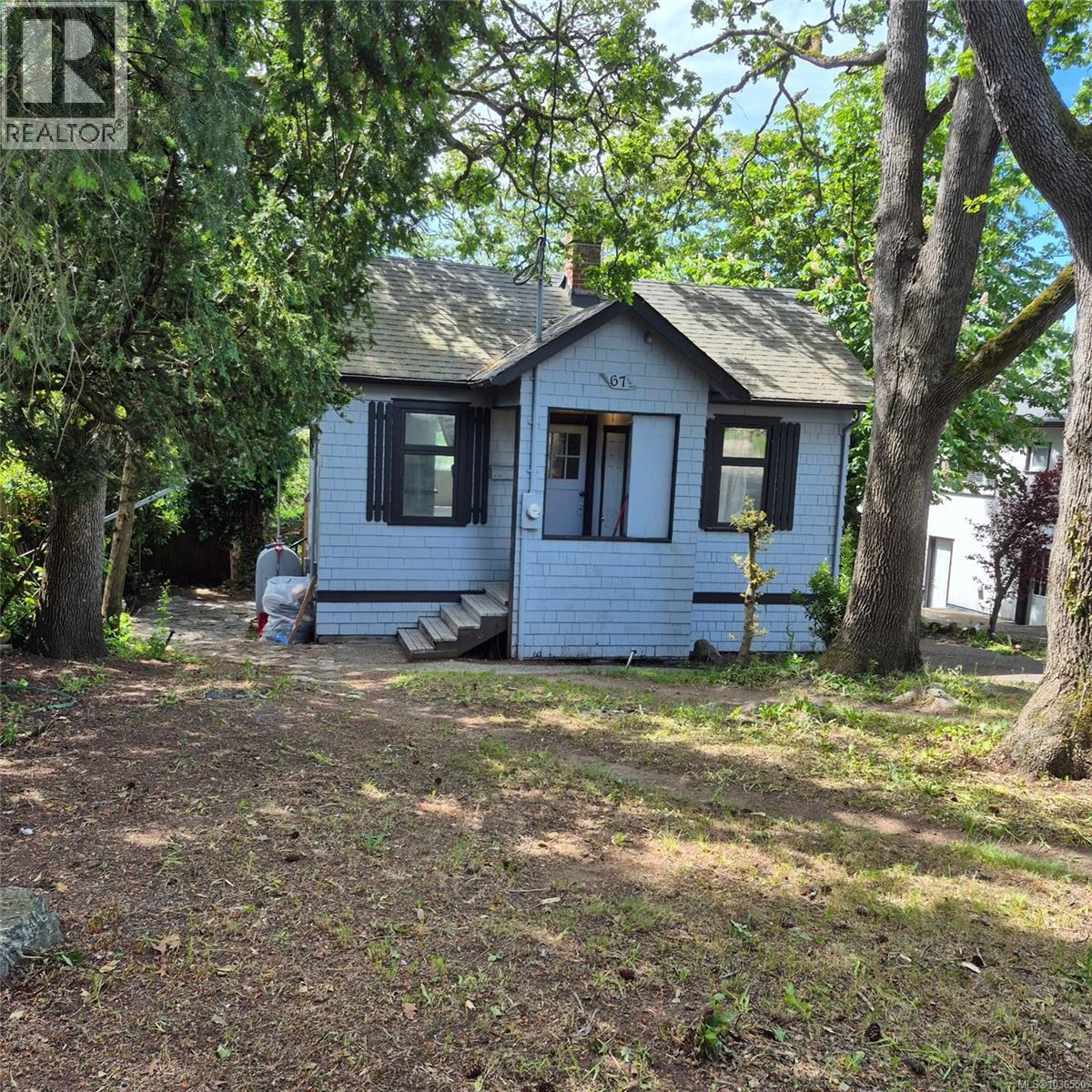  67 Cadillac Avenue, Saanich