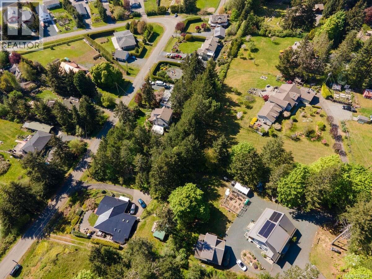9 Tozer Rd, Fanny Bay