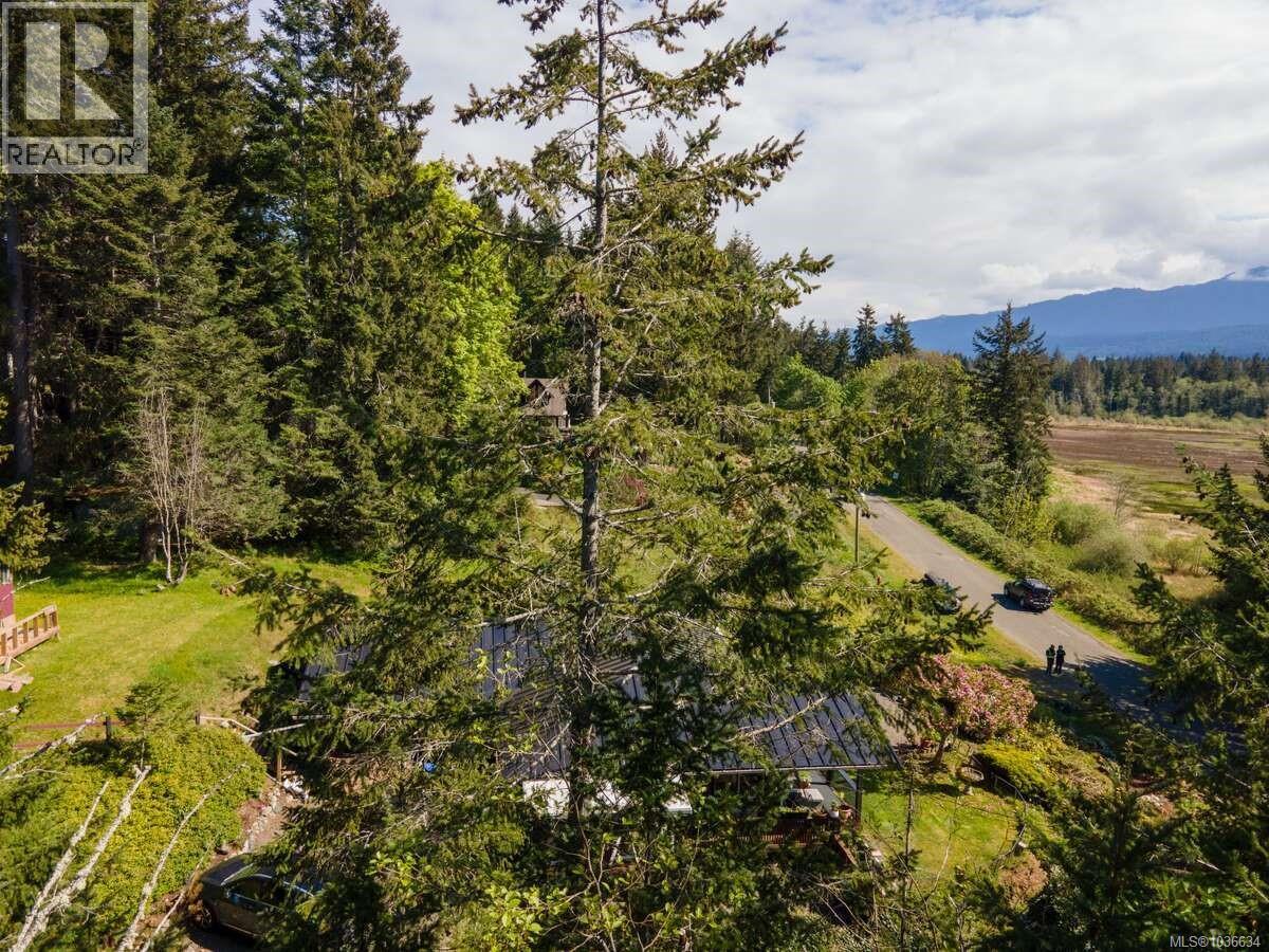 9 Tozer Rd, Fanny Bay