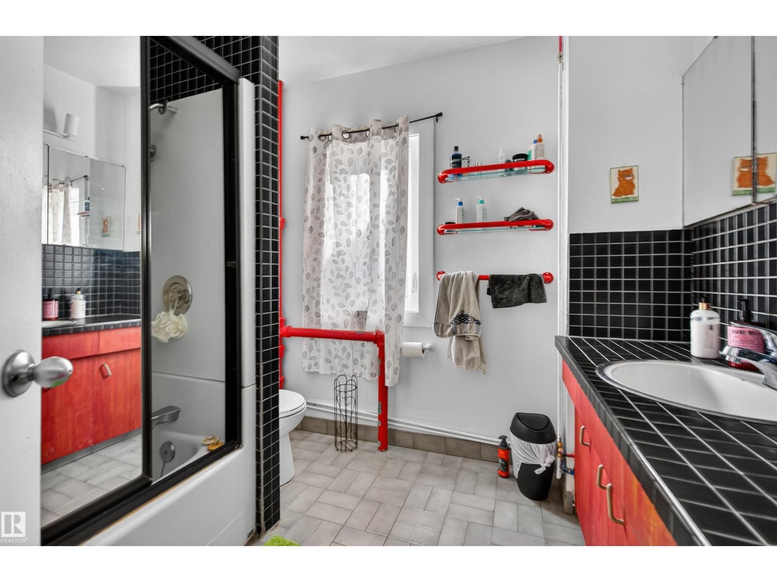 9205 99 ST NW - 27
