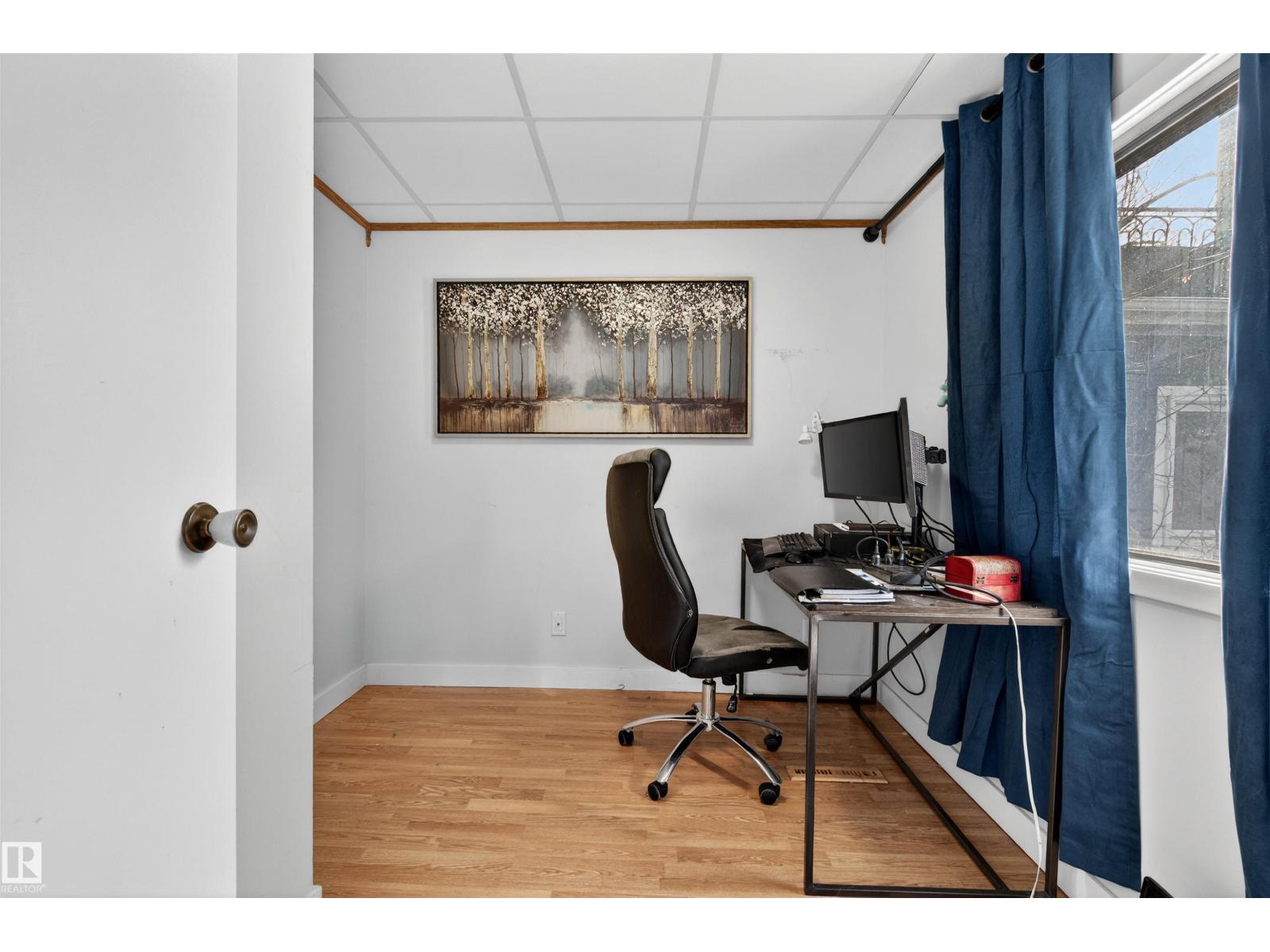 9205 99 ST NW - 12