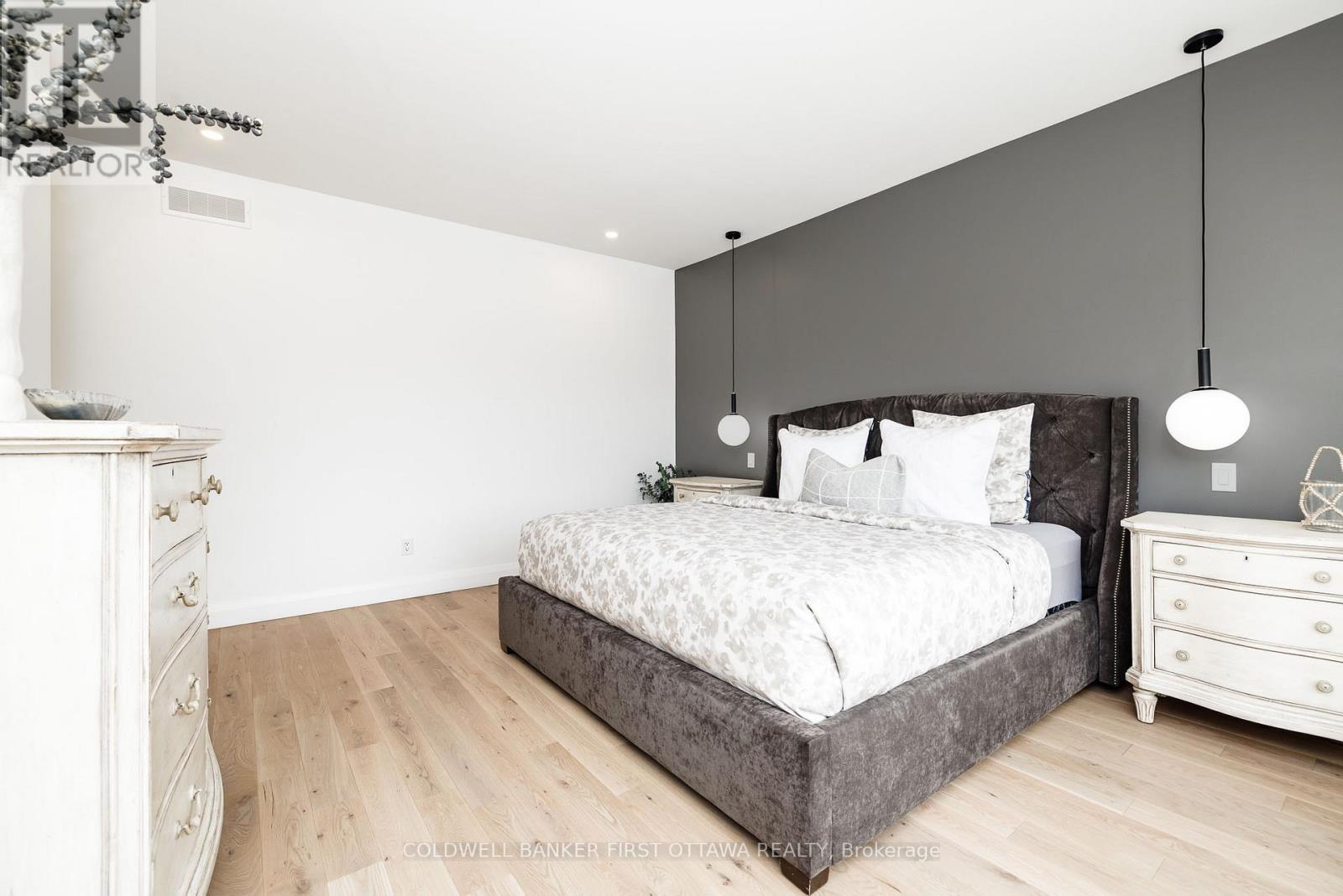 11A CARLETON CATHCART STREET - 25