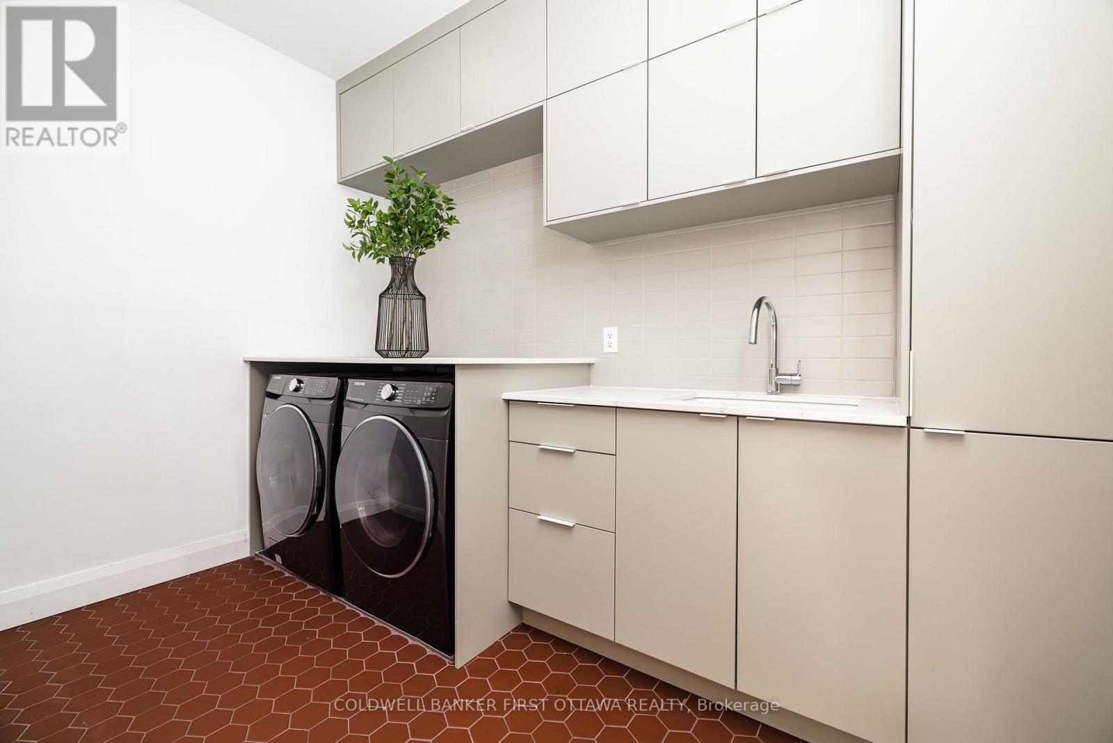 11A CARLETON CATHCART STREET - 36