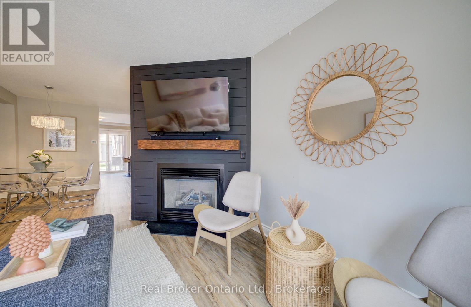 #617 895 MAPLE AVENUE - 15