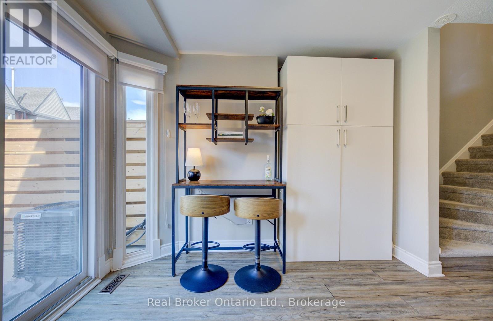 #617 895 MAPLE AVENUE - 22