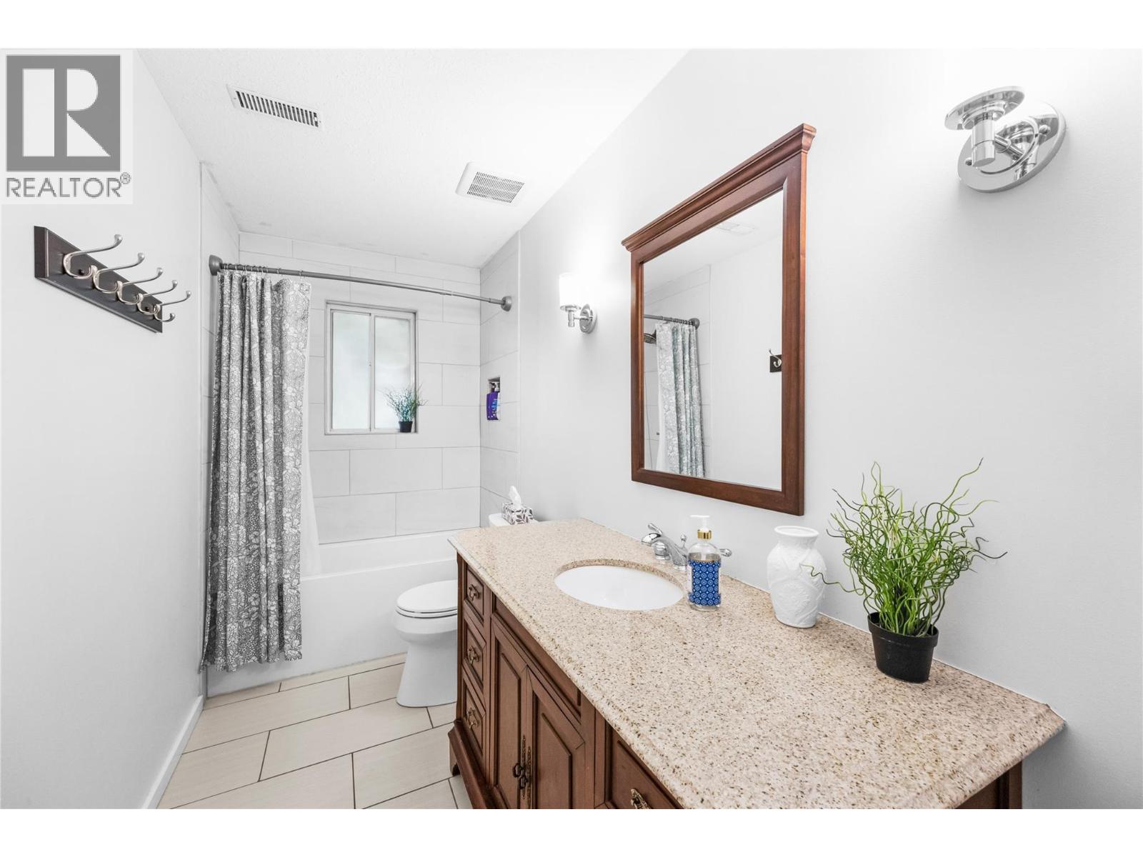 2520 EVERGREEN Drive, Penticton