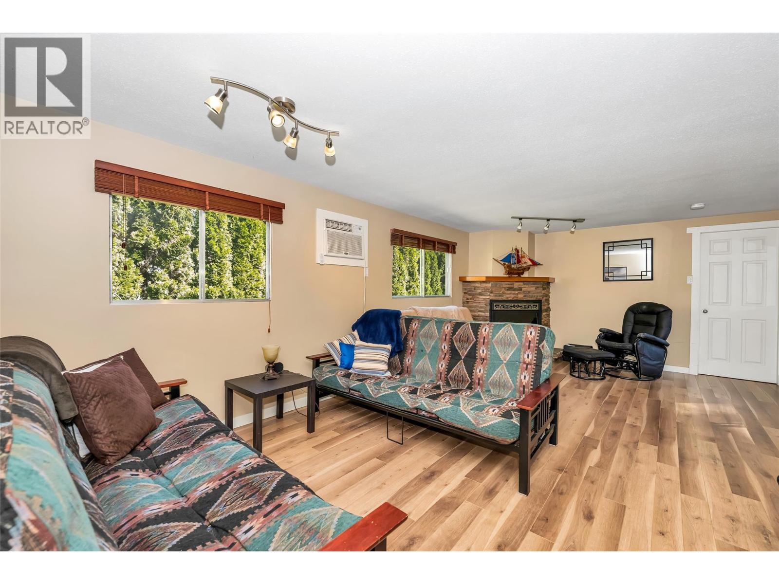 8979 Hummingbird Frontage Road - 29