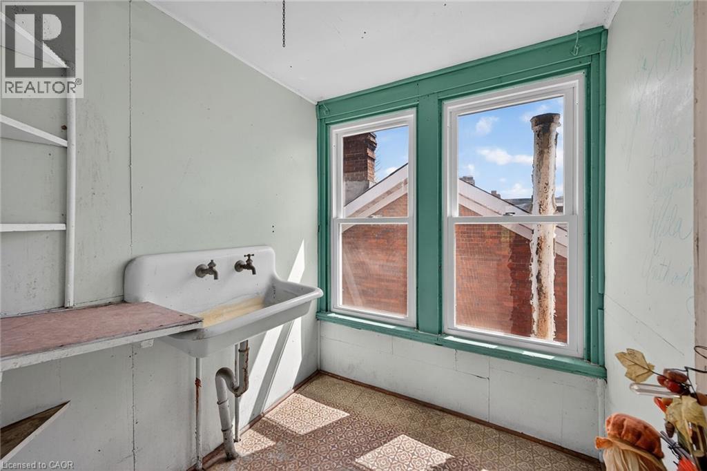 179 MACNAB Street N, Hamilton, Ontario, L8R2M5 — Photo 5