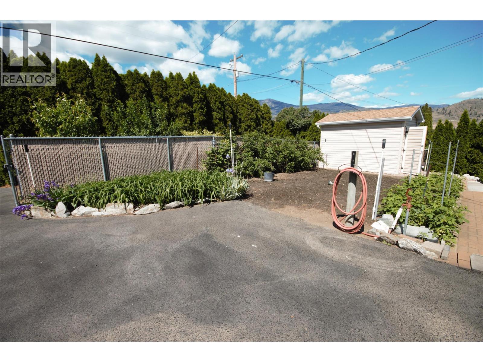 270 Road 2, Oliver