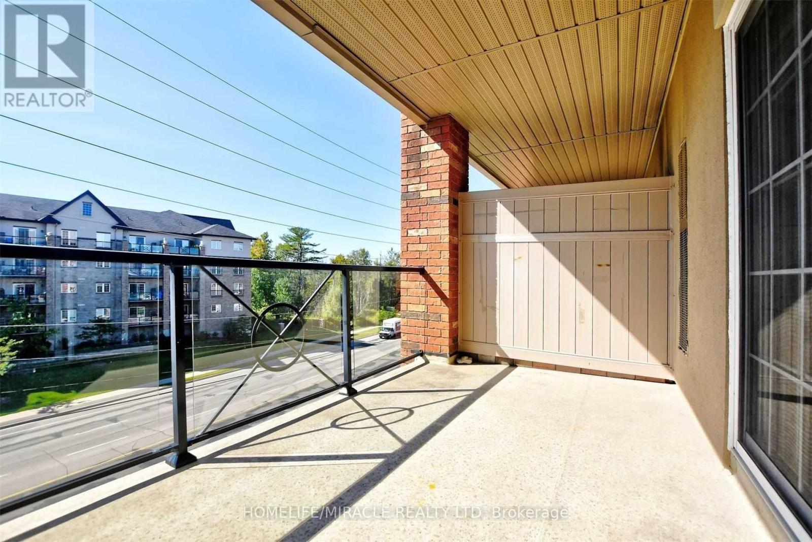 #303 39 FERNDALE DRIVE S - 18