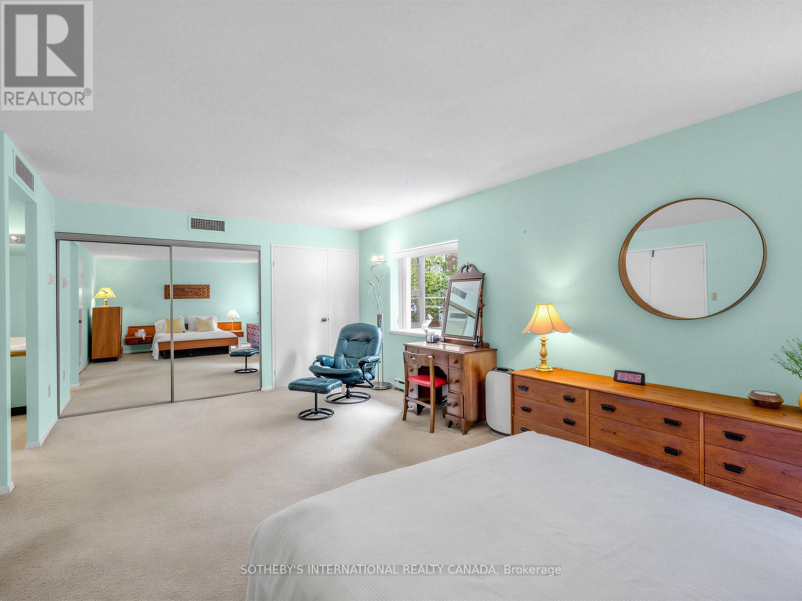 #TH. 2 188 SPADINA AVENUE - 12