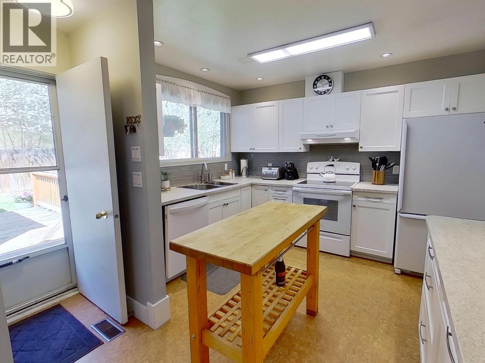 1375 LEWIS DRIVE - 9