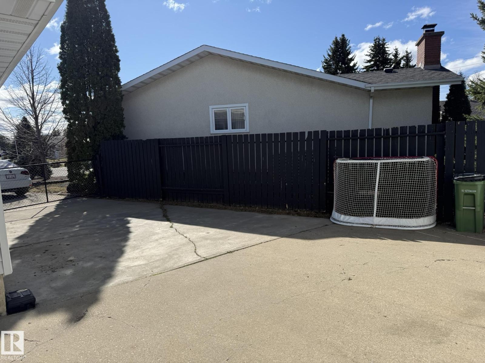 8004 180 ST NW - 50