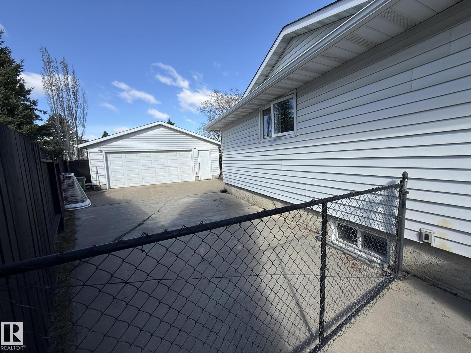 8004 180 ST NW - 47