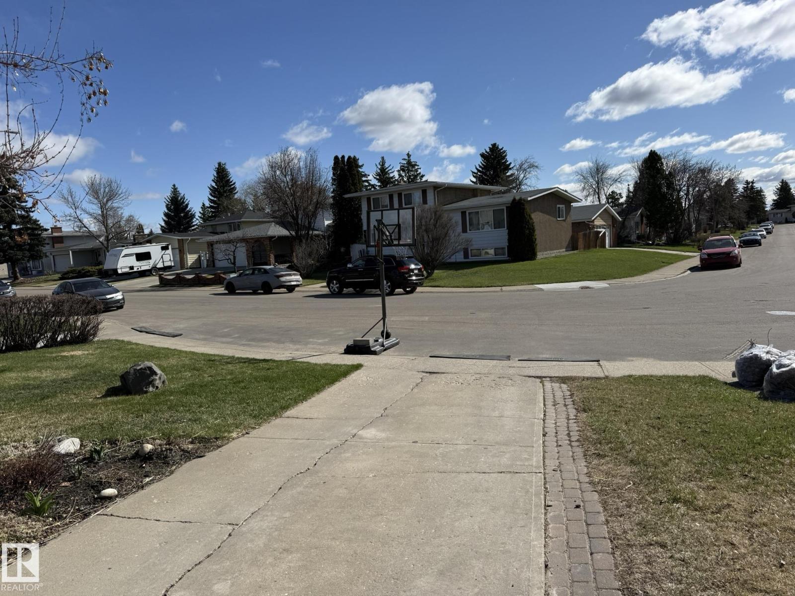 8004 180 ST NW - 52