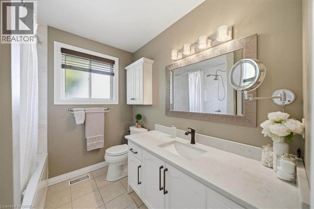 139 BRANLYN Crescent, Brantford, Ontario, N3P1Z9 — Photo 4