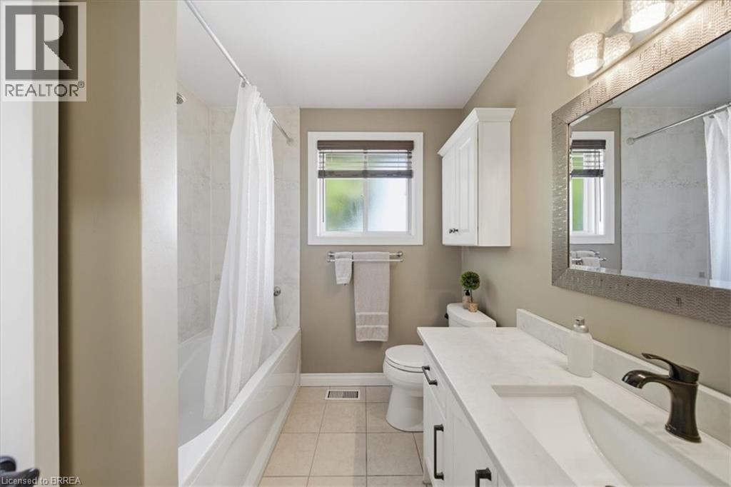 139 BRANLYN Crescent, Brantford, Ontario, N3P1Z9 — Photo 9