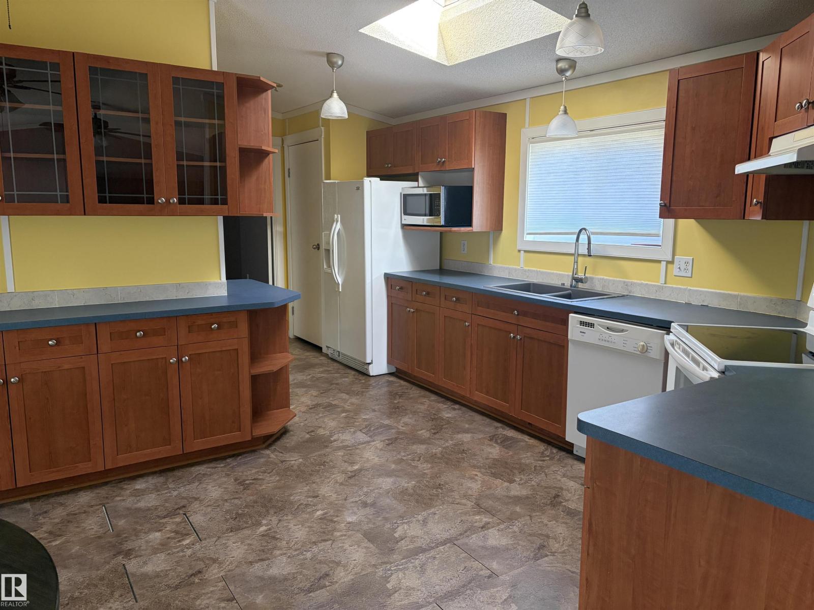 4911 49 street - photo 2