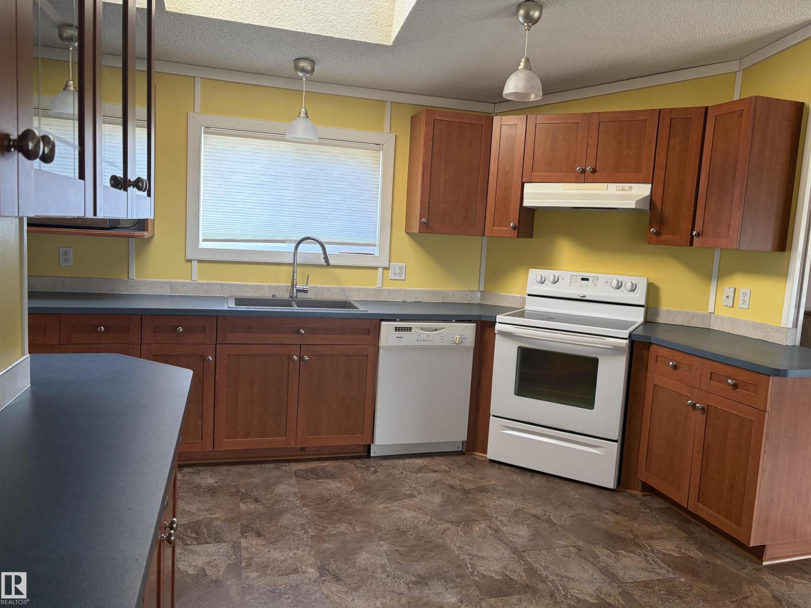 4911 49 street - photo 3